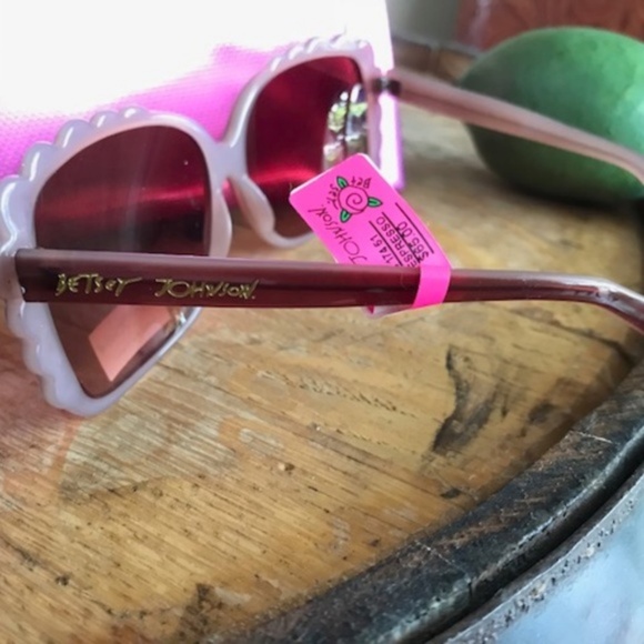 BETSEY JOHNSON Espresso Scalloped UV Sunglasses 18